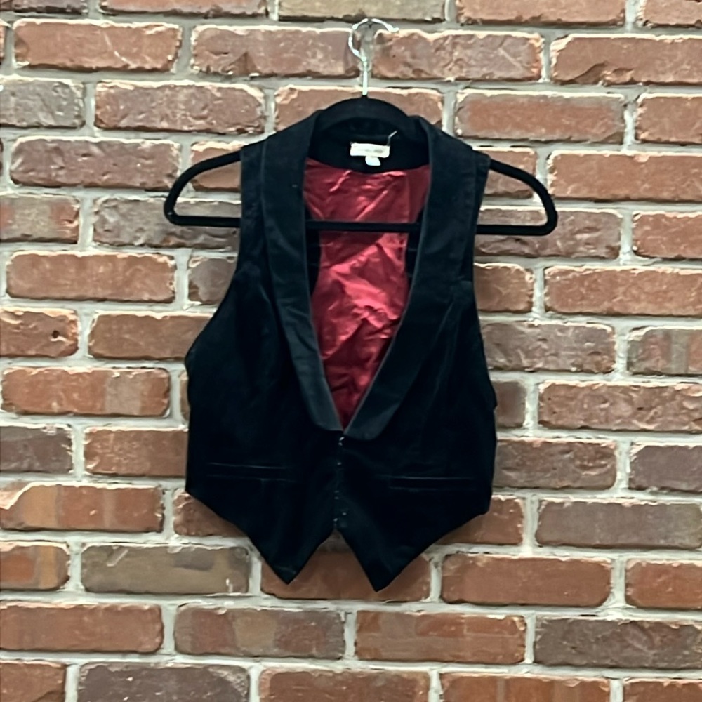Cropped Velvet Vest